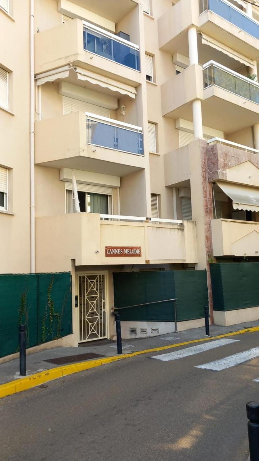 Calm Flat Cannes
